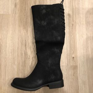 Knee high boots, never worn!